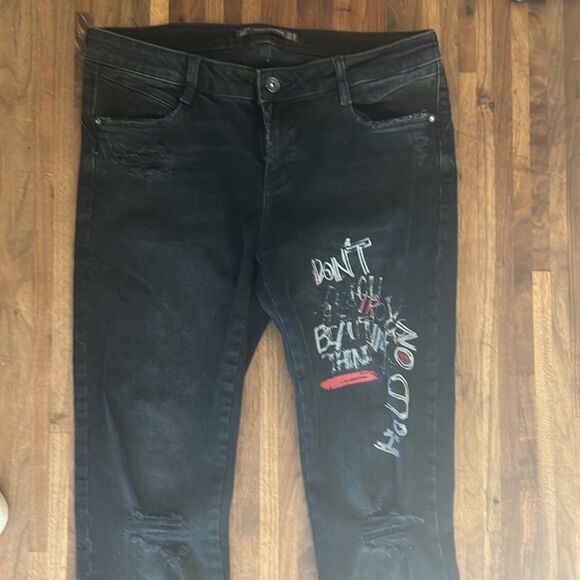 Zara Distressed Graffiti Jeans! Super cool Excellent condition! - Picture 8 of 11